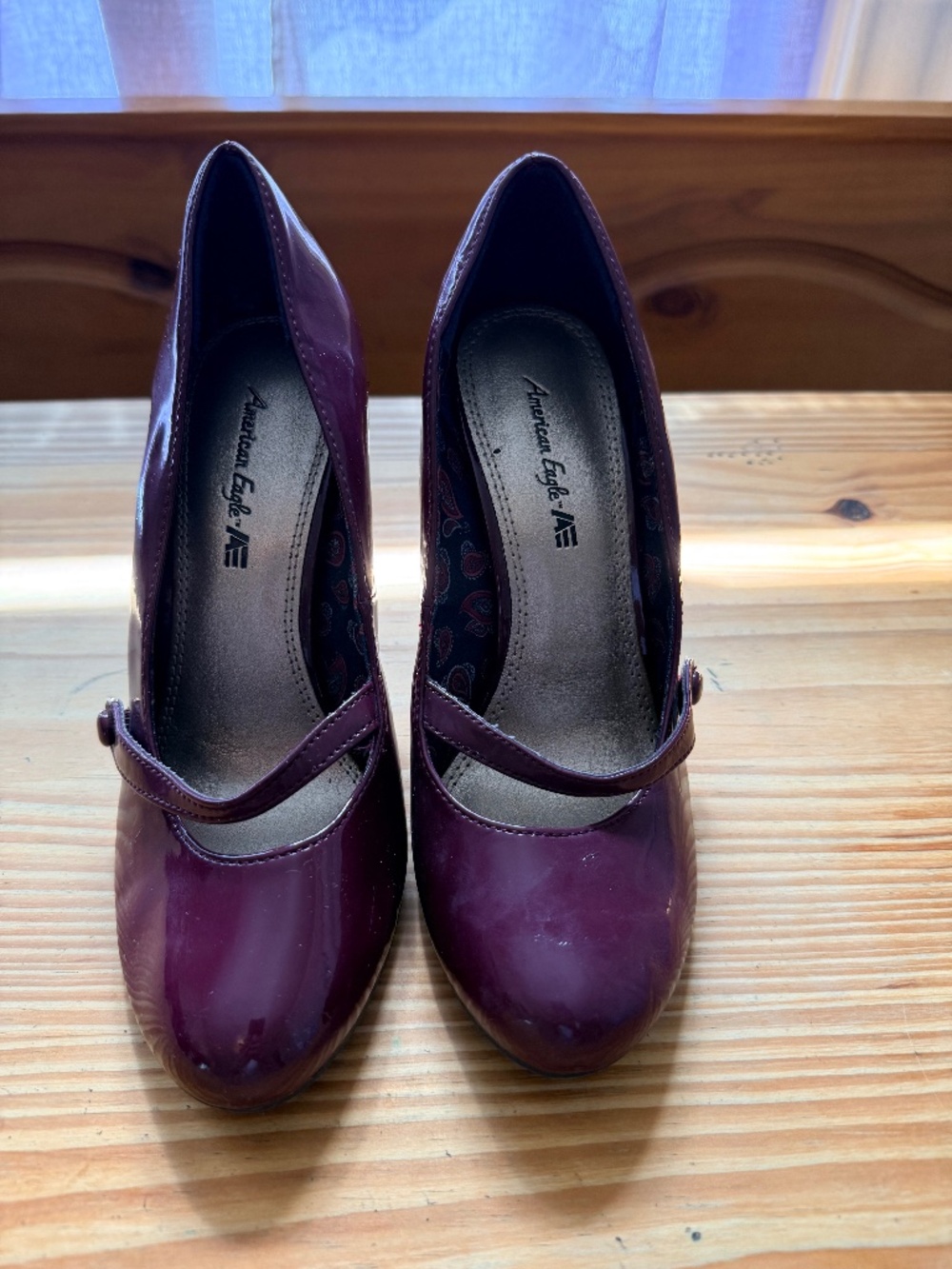 Round toe Mary Jane pumps size 6.5